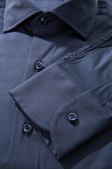 Basic-Hemd aus blauem Satin